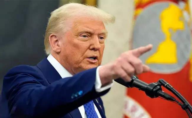 ರಷ್ಯಾದಿಂದ ತೈಲ ಖರೀದಿ | ಭಾರತದ ಮೇಲೆ ಎರಡನೇ, ಮೂರನೇ ಹಂತದ ನಿರ್ಬಂಧ: ಟ್ರಂಪ್ ಎಚ್ಚರಿಕೆ ರಷ್ಯಾದಿಂದ ತೈಲ ಖರೀದಿ | ಭಾರತದ ಮೇಲೆ ಎರಡನೇ, ಮೂರನೇ ಹಂತದ ನಿರ್ಬಂಧ: ಟ್ರಂಪ್ ಎಚ್ಚರಿಕೆ