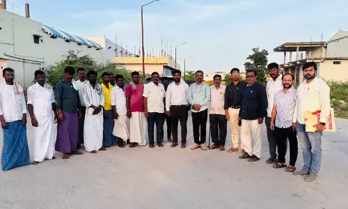 ಸಿರವಾರ | ಎಪಿಎಂಸಿಯಲ್ಲಿ ಮೂಲಭೂತ ಸೌಕರ್ಯಗಳ ನಿರ್ಮಾಣಕ್ಕೆ ಮುಖ್ಯಾಧಿಕಾರಿಗಳಿಂದ ಸ್ಥಳ ವೀಕ್ಷಣೆ