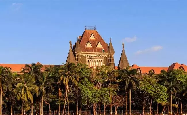 ದಾಭೋಲ್ಕರ್ ಪುತ್ರನ ವಿರುದ್ಧದ ಮೊಕದ್ದಮೆಗಳನ್ನು ಗೋವಾದಿಂದ ಹೊರಗೆ ವರ್ಗಾಯಿಸಿದ ಹೈಕೋರ್ಟ್