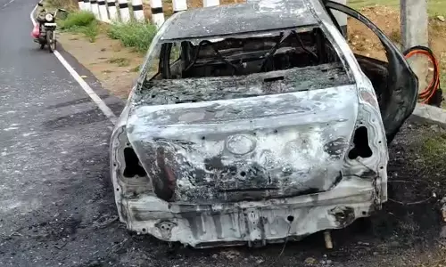 ಚಾಮರಾಜನಗರ | ಶಾರ್ಟ್ ಸರ್ಕ್ಯೂಟ್ ನಿಂದ ಹೊತ್ತಿ ಉರಿದ ಕಾರು