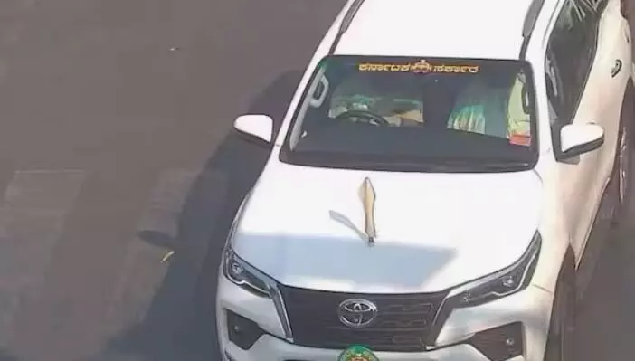 ಸಿಎಂ ಸಿದ್ದರಾಮಯ್ಯ ಕಾರಿನಿಂದ ಏಳು ಬಾರಿ ಸಂಚಾರ ನಿಯಮ ಉಲ್ಲಂಘನೆ : ದಂಡ ಪಾವತಿ ಸಿಎಂ ಸಿದ್ದರಾಮಯ್ಯ ಕಾರಿನಿಂದ ಏಳು ಬಾರಿ ಸಂಚಾರ ನಿಯಮ ಉಲ್ಲಂಘನೆ : ದಂಡ ಪಾವತಿ