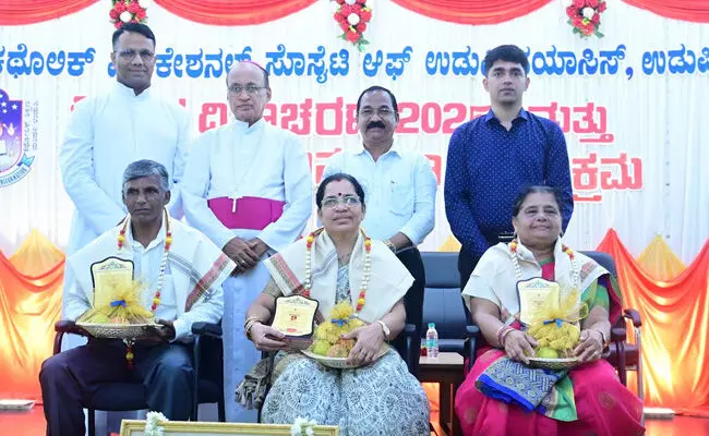 ವಿದ್ಯಾರ್ಥಿಗಳನ್ನು ಮನುಷ್ಯರನ್ನಾಗಿ ರೂಪಿಸುವವರು ಶಿಕ್ಷಕರು: ಬಿಷಪ್ ಜೆರಾಲ್ಡ್ ಲೋಬೊ