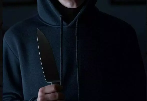 ಶಾಲೆಯ ಹೊರಗೆ ಇರಿತ: ಎದೆಗೆ ಇರಿದಿದ್ದ ಚಾಕುವಿನೊಂದಿಗೆ ಪೊಲೀಸ್ ಠಾಣೆಗೆ ತಲುಪಿದ ವಿದ್ಯಾರ್ಥಿ!