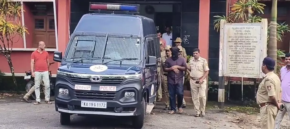 ಧರ್ಮಸ್ಥಳ ಪ್ರಕರಣ: ಆರೋಪಿ ಚಿನ್ನಯ್ಯಗೆ 14 ದಿನಗಳ ನ್ಯಾಯಾಂಗ ಬಂಧನ ಧರ್ಮಸ್ಥಳ ಪ್ರಕರಣ: ಆರೋಪಿ ಚಿನ್ನಯ್ಯಗೆ 14 ದಿನಗಳ ನ್ಯಾಯಾಂಗ ಬಂಧನ