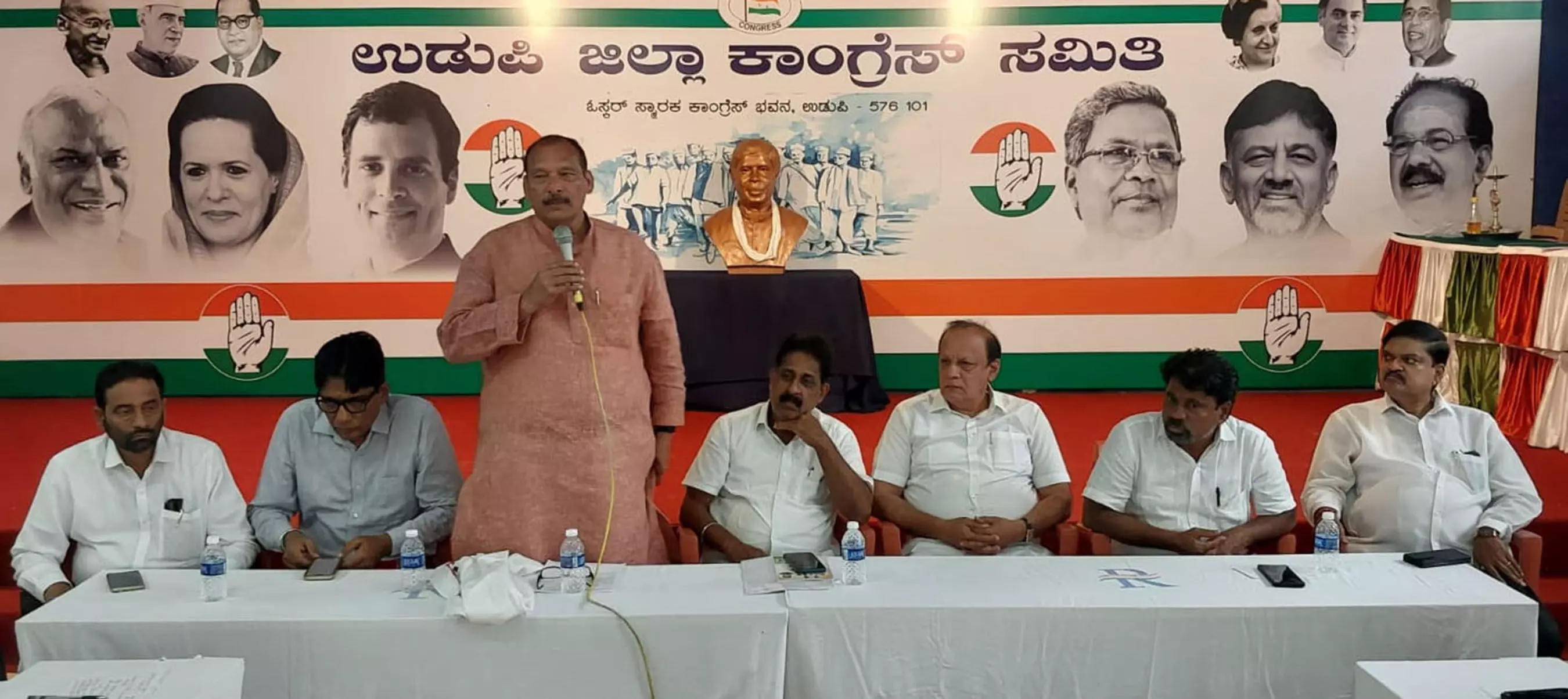 ದೇಶದ ರಾಜಕಾರಣದಲ್ಲಿ ಬದಲಾವಣೆ ಗಾಳಿ: ಐವನ್ ಡಿಸೋಜ ದೇಶದ ರಾಜಕಾರಣದಲ್ಲಿ ಬದಲಾವಣೆ ಗಾಳಿ: ಐವನ್ ಡಿಸೋಜ