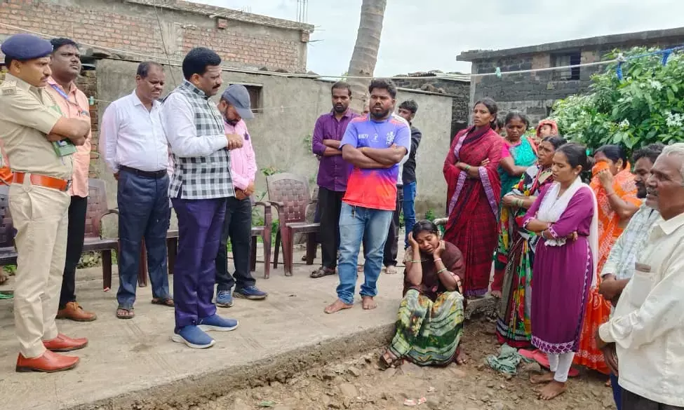 ಬೀದರ್‌ | ಶಾಲಾ ಬಸ್‌ ಹರಿದು ಮೃತ ಬಾಲಕಿಯ ನಿವಾಸಕ್ಕೆ ಮಕ್ಕಳ ಹಕ್ಕುಗಳ ರಕ್ಷಣಾ ಆಯೋಗದ ಸದಸ್ಯ ಶಶಿಧರ್ ಭೇಟಿ