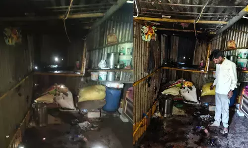 ಕಲಬುರಗಿ | ವಿದ್ಯುತ್ ಶಾರ್ಟ್ ಸರ್ಕ್ಯೂಟ್‌ನಿಂದ ಎಲೆಕ್ಟ್ರಿಕ್ ಸಾಮಗ್ರಿ ಸುಟ್ಟು ಕರಕಲು