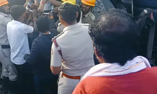 ಕಲಬುರಗಿ| ಲಾರಿ ಅಪಘಾತ : ಚಾಲಕನಿಗೆ ಗಂಭೀರ ಗಾಯ