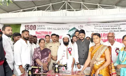 ಕಲಬುರಗಿ| ಈದ್ ಮಿಲಾದ್ ಪ್ರಯುಕ್ತ ರಕ್ತದಾನ, ವಿಧವೆಯರಿಗೆ ಹೊಲಿಗೆ ಯಂತ್ರ ವಿತರಣೆ