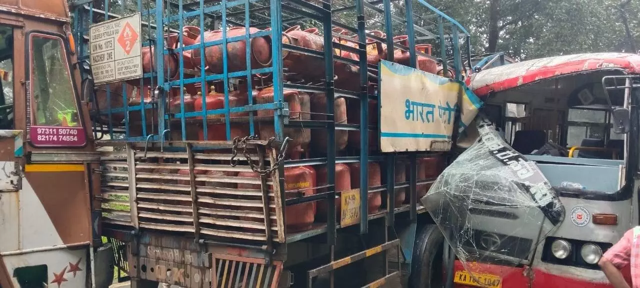 ಚಾರ್ಮಾಡಿ ಘಾಟಿಯಲ್ಲಿ ಸರಣಿ ಅಪಘಾತ: ಬಸ್ ಚಾಲಕನಿಗೆ ಗಂಭೀರ ಗಾಯ