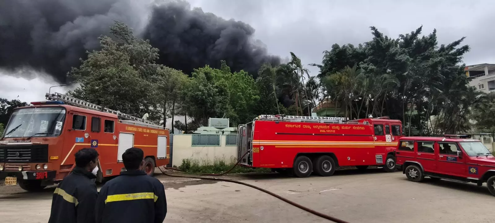 ಆನೇಕಲ್: ಆಯಿಲ್ ಕಂಪೆನಿಯಲ್ಲಿ ಬೆಂಕಿ ಅವಘಡ; ಅಪಾರ ನಷ್ಟ ಆನೇಕಲ್: ಆಯಿಲ್ ಕಂಪೆನಿಯಲ್ಲಿ ಬೆಂಕಿ ಅವಘಡ; ಅಪಾರ ನಷ್ಟ