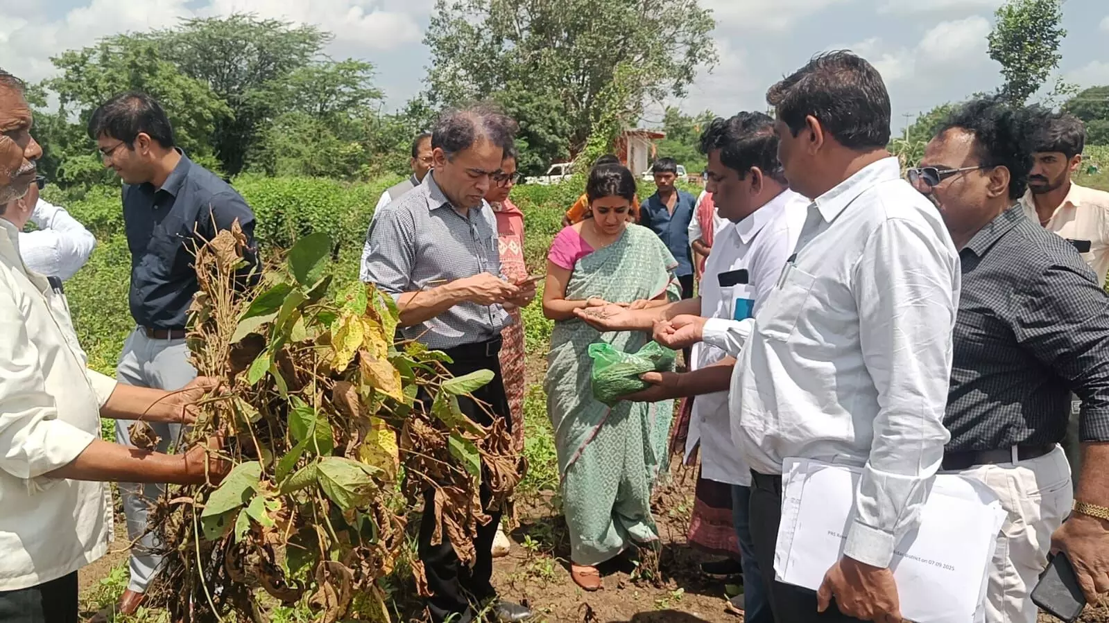 ಬೀದರ್ | ಅತಿವೃಷ್ಠಿಯಿಂದ ಹಾನಿಯಾದ ಪ್ರದೇಶಗಳಿಗೆ ಮುನೀಶ್ ಮೌದ್ಗಿಲ್ ಭೇಟಿ, ಪರಿಶೀಲನೆ ಬೀದರ್ | ಅತಿವೃಷ್ಠಿಯಿಂದ ಹಾನಿಯಾದ ಪ್ರದೇಶಗಳಿಗೆ ಮುನೀಶ್ ಮೌದ್ಗಿಲ್ ಭೇಟಿ, ಪರಿಶೀಲನೆ