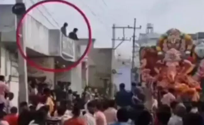 ರಾಯಚೂರು | ಹಳೆ ದ್ವೇಷ ಹಿನ್ನೆಲೆ: ಗಣೇಶ ವಿಸರ್ಜನೆಯ ವೇಳೆ ಕಲ್ಲು ತೂರಾಟ