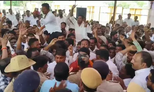 ಯಾದಗಿರಿ | ಗುರುಮಠಕಲ್ ಪ್ರಜಾಸೌಧ ಅಡಿಗಲ್ಲು ಸಮಾರಂಭದಲ್ಲಿ ಜೆಡಿಎಸ್‌–ಕಾಂಗ್ರೆಸ್ ಕಾರ್ಯಕರ್ತರ ನಡುವೆ ಘರ್ಷಣೆ