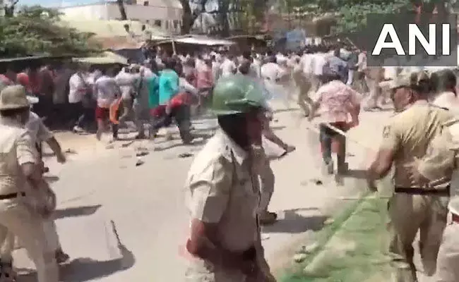 ಮಂಡ್ಯ :  ಗಣೇಶ ಮೂರ್ತಿ ವಿಸರ್ಜನೆ ವೇಳೆ ಕಲ್ಲು ತೂರಾಟ ಪ್ರಕರಣ; ನಗರದಲ್ಲಿ ಬಿಗಿ ಪೊಲೀಸ್‌ ಬಂದೋಬಸ್ತ್