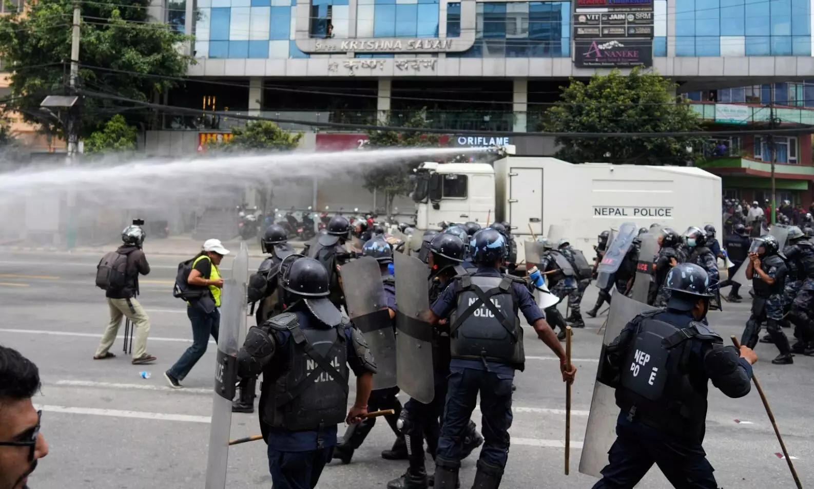 ನೇಪಾಳ | ಸಾಮಾಜಿಕ ಮಾಧ್ಯಮಗಳ ನಿಷೇಧದ ವಿರುದ್ಧ ಭುಗಿಲೆದ್ದ ಪ್ರತಿಭಟನೆ : ಭದ್ರತಾಪಡೆಗಳ ಗುಂಡಿನ ದಾಳಿಗೆ 9 ಮಂದಿ ಮೃತ್ಯು