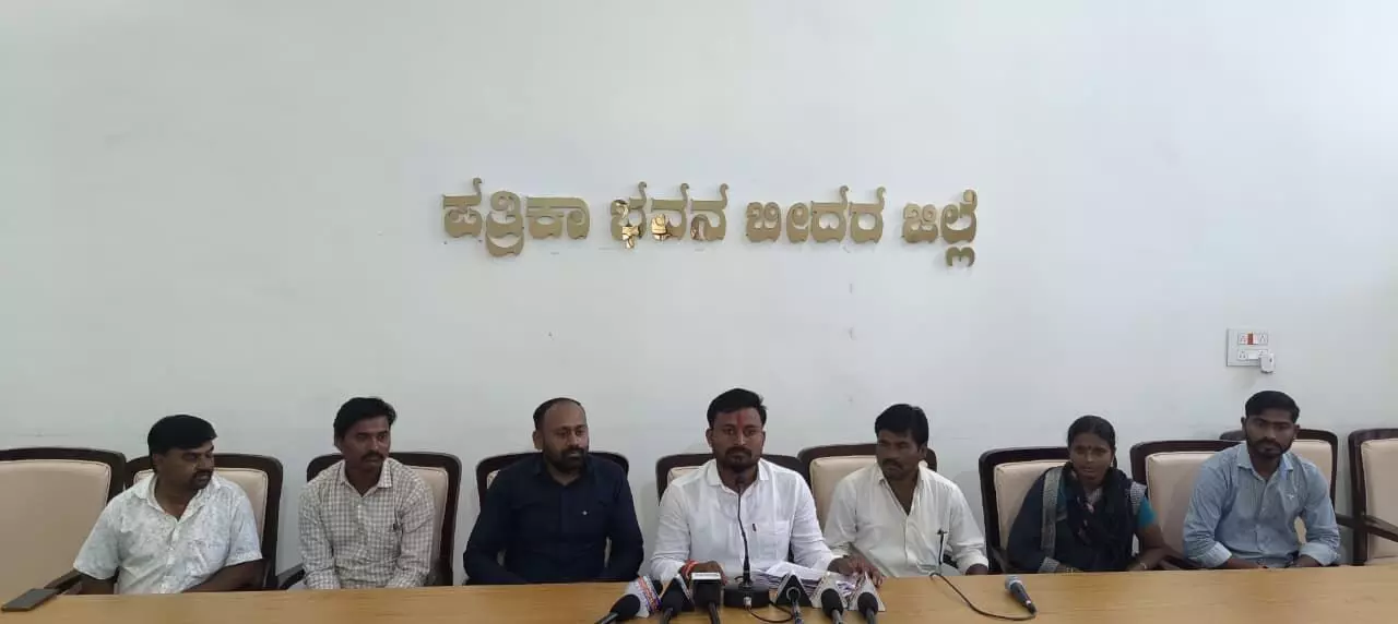 ಬೀದರ್ | ಪ್ರತಿಷ್ಠಿತ ಶಾಲೆಗೆ ಆಯ್ಕೆಯಾದ ಪರಿಶಿಷ್ಟ ವರ್ಗದ ವಿದ್ಯಾರ್ಥಿಗಳ ಆಯ್ಕೆ ಪ್ರಕ್ರಿಯೆಯಲ್ಲಿ ಲೋಪ : ತನಿಖೆಗೆ ಪವನಗೊಂಡ ಒತ್ತಾಯ ಬೀದರ್ | ಪ್ರತಿಷ್ಠಿತ ಶಾಲೆಗೆ ಆಯ್ಕೆಯಾದ ಪರಿಶಿಷ್ಟ ವರ್ಗದ ವಿದ್ಯಾರ್ಥಿಗಳ ಆಯ್ಕೆ ಪ್ರಕ್ರಿಯೆಯಲ್ಲಿ ಲೋಪ : ತನಿಖೆಗೆ ಪವನಗೊಂಡ ಒತ್ತಾಯ