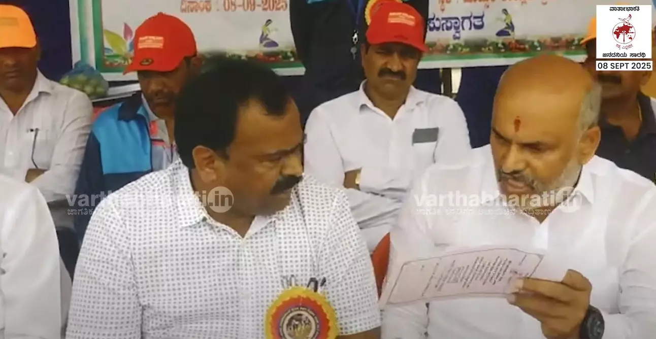 ಬಿಇಓ ರಾಜೇಗೌಡಗೆ ಅವಾಚ್ಯ ಪದಗಳಿಂದ ನಿಂದಿಸಿದ ಬೇಲೂರು ಶಾಸಕ ಎಚ್.ಕೆ.ಸುರೇಶ್ ? ಬಿಇಓ ರಾಜೇಗೌಡಗೆ ಅವಾಚ್ಯ ಪದಗಳಿಂದ ನಿಂದಿಸಿದ ಬೇಲೂರು ಶಾಸಕ ಎಚ್.ಕೆ.ಸುರೇಶ್ ?