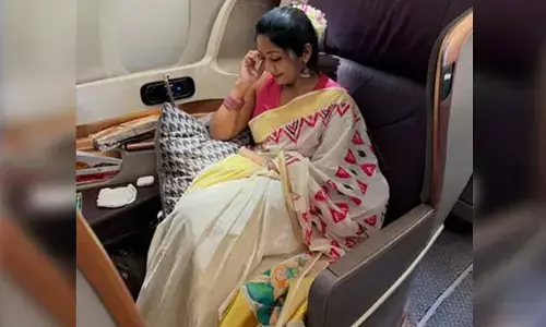 ಮಲ್ಲಿಗೆ ಕೊಂಡೊಯ್ದ ಮಲಯಾಳಿ ನಟಿ ನವ್ಯಾ ನಾಯರ್‌ಗೆ ಆಸ್ಟ್ರೇಲಿಯಾದಲ್ಲಿ 1.14 ಲಕ್ಷ ರೂ. ದಂಡ!