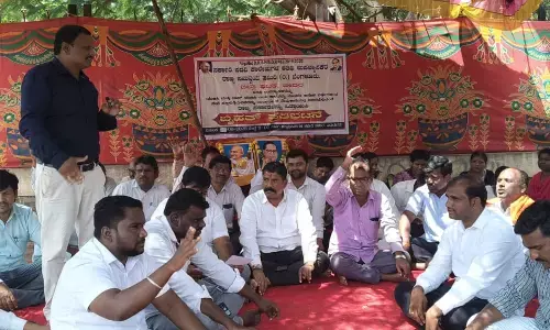 ಬೀದರ್ | ವಿವಿಧ ಬೇಡಿಕೆಗಳ ಈಡೇರಿಕೆಗೆ ಆಗ್ರಹಿಸಿ ಅತಿಥಿ ಉಪನ್ಯಾಸಕರಿಂದ ಪ್ರತಿಭಟನೆ