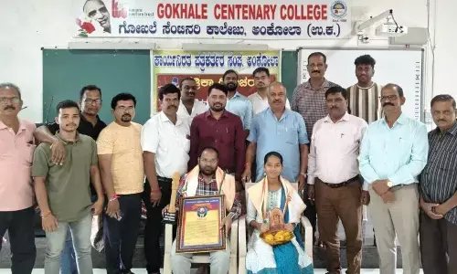 ಅಂಕೋಲಾ: ವಾರ್ತಾಭಾರತಿಯ ಹಿರಿಯ ಪತ್ರಕರ್ತ ಎಂ.ಆರ್. ಮಾನ್ವಿಗೆ ಬಾರ್ಡೋಲಿ ಗೌರವ ಪ್ರಶಸ್ತಿ ಪ್ರದಾನ