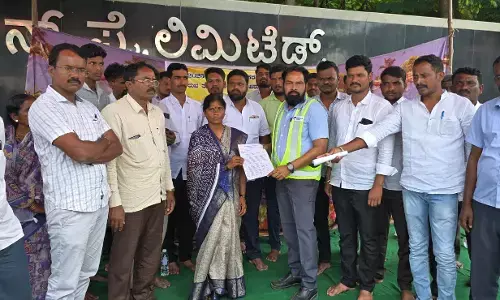 ಚಿಂಚೋಳಿ | ಗ್ರಾಮ ಪಂಚಾಯತಿಯ ತೆರಿಗೆ ಹಣ ಬಿಡುಗಡೆ ಸಿಮೆಂಟ್ ಕಂಪನಿ ಎದುರು ಸದಸ್ಯರಿಂದ ಧರಣಿ