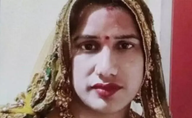 ಉತ್ತರ ಪ್ರದೇಶ | ಅರೆಬೆಂದ ಸ್ಥಿತಿಯಲ್ಲಿ ಸ್ಕೂಟರ್ ಚಲಾಯಿಸಿಕೊಂಡು ವೈದ್ಯರ ಬಳಿಗೆ ತೆರಳಿದ್ದ ಮಹಿಳೆ ಚಿಕಿತ್ಸೆ ಫಲಿಸದೆ ಮೃತ್ಯು