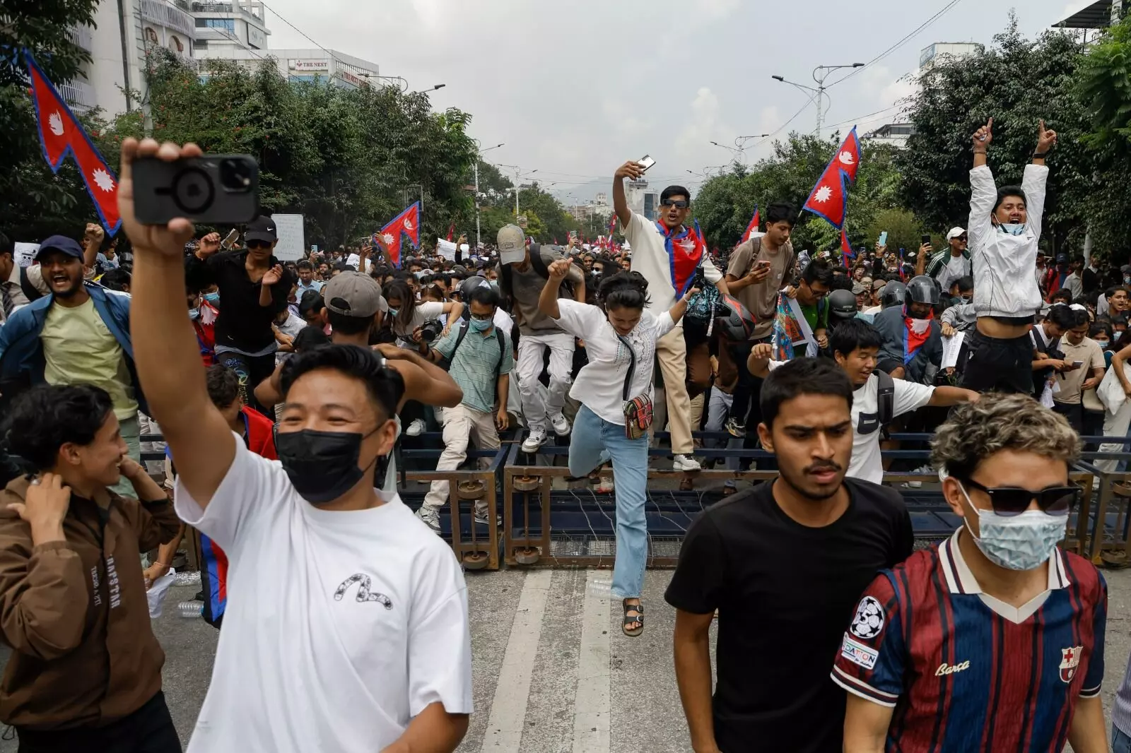 PHOTOS | ನೇಪಾಳದಲ್ಲಿ ಹಿಂಸಾತ್ಮಕ ಪ್ರತಿಭಟನೆ; ಕೆ.ಪಿ.ಶರ್ಮಾ ಓಲಿ ರಾಜೀನಾಮೆ