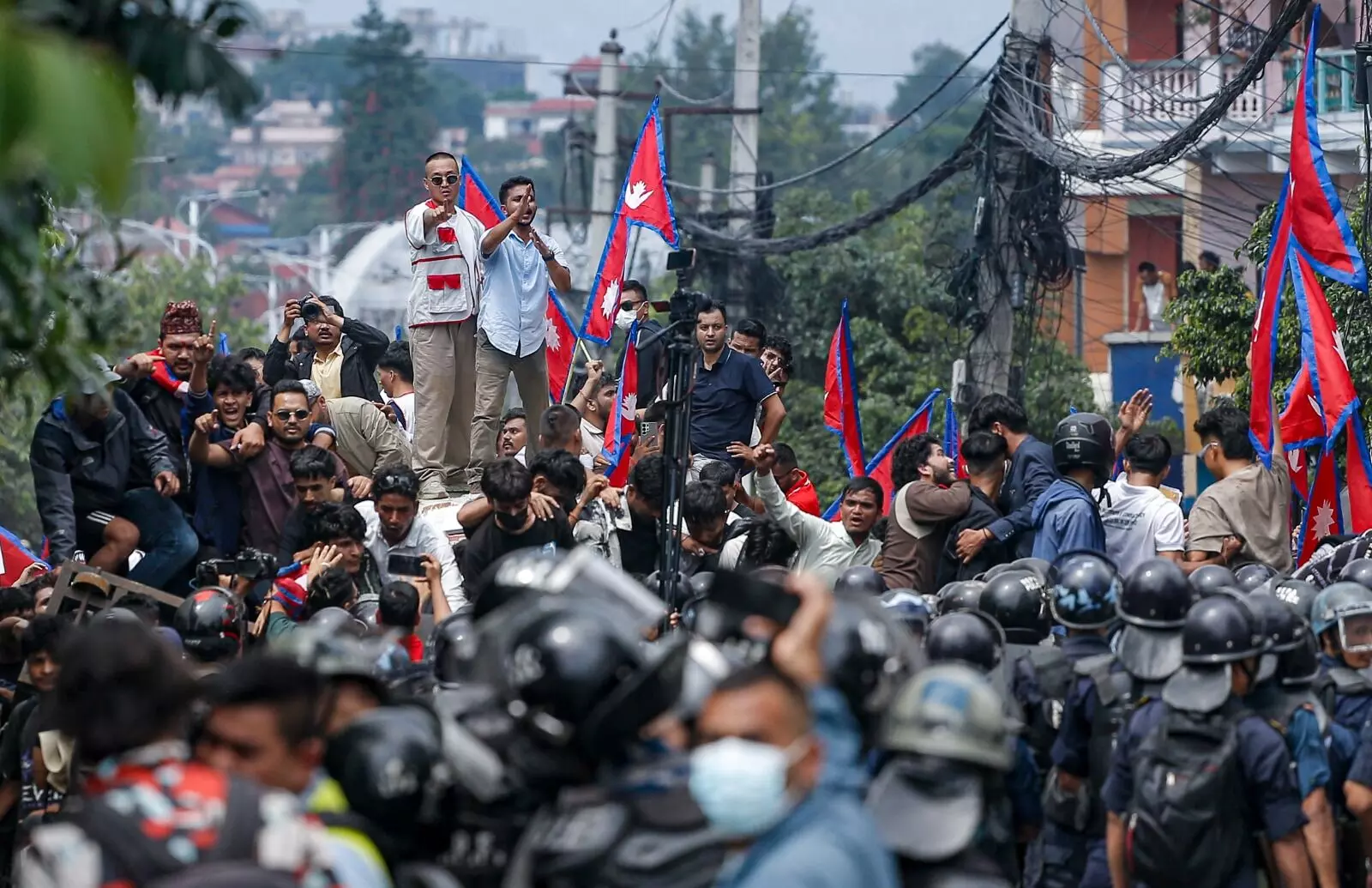 PHOTOS | ನೇಪಾಳದಲ್ಲಿ ಹಿಂಸಾತ್ಮಕ ಪ್ರತಿಭಟನೆ; ಕೆ.ಪಿ.ಶರ್ಮಾ ಓಲಿ ರಾಜೀನಾಮೆ