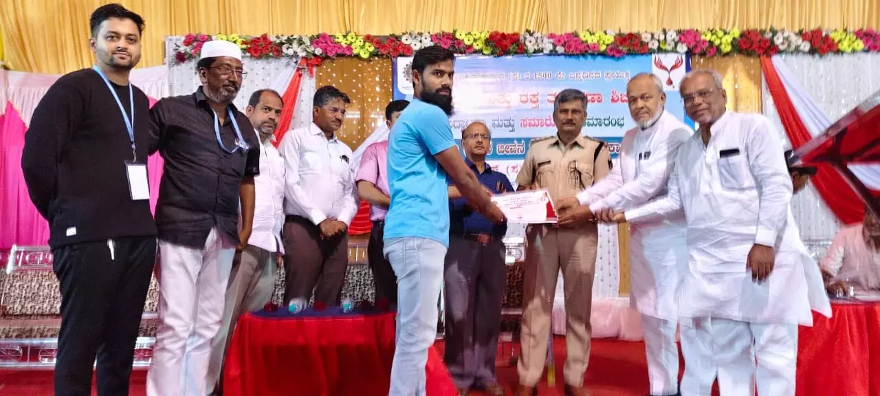 ರಕ್ತಕ್ಕೆ ಜಾತಿಯಿಲ್ಲ, ಮಾನವ ಧರ್ಮಕ್ಕೆ ಮೊದಲ ಆದ್ಯತೆ ನೀಡಿ: ಡಿವೈಎಸ್ಪಿ ಬಿ.ಎಸ್.ತಳವಾರ