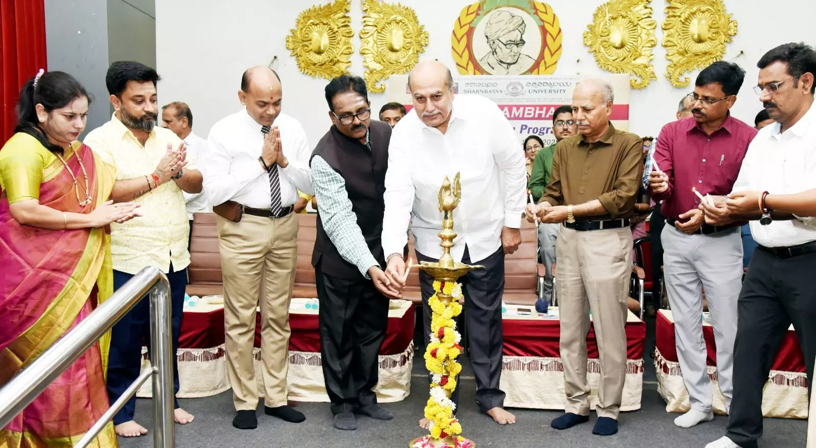 ವೃತ್ತಿಪರ ಜೀವನಕ್ಕೆ ಅವಕಾಶವನ್ನು ವೇದಿಕೆಯಾಗಿ ಬಳಸಿಕೊಳ್ಳಿ: ಬಸವರಾಜ ದೇಶಮುಖ ವೃತ್ತಿಪರ ಜೀವನಕ್ಕೆ ಅವಕಾಶವನ್ನು ವೇದಿಕೆಯಾಗಿ ಬಳಸಿಕೊಳ್ಳಿ: ಬಸವರಾಜ ದೇಶಮುಖ