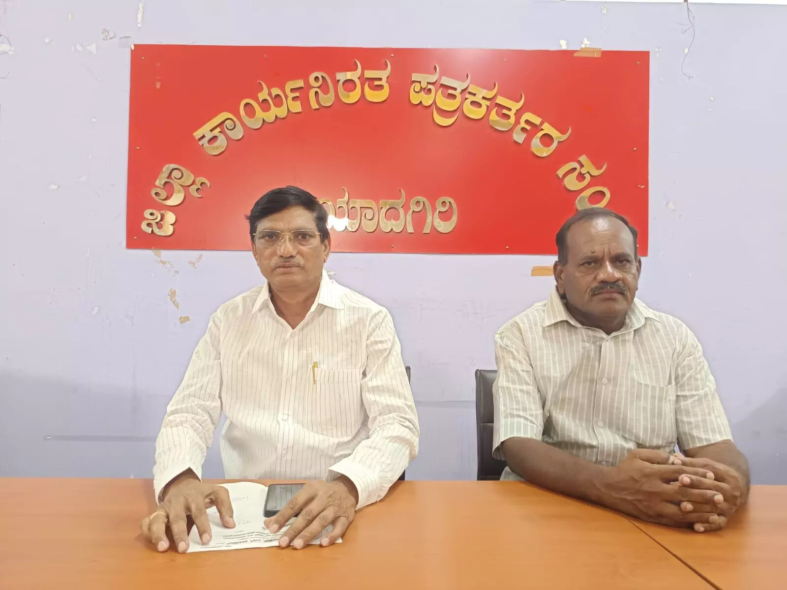 ಚಿಂಚನಸೂರರಿಗೆ ಅವಮಾನ–ಅಹಿಂದ ನಾಯಕರು ಆಕ್ರೋಶ ಚಿಂಚನಸೂರರಿಗೆ ಅವಮಾನ–ಅಹಿಂದ ನಾಯಕರು ಆಕ್ರೋಶ