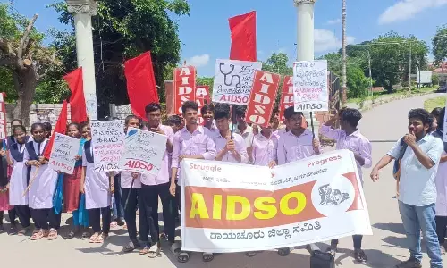 ರಾಯಚೂರು: ಎನ್‌ಆರ್‌ಐ ಕೋಟಾವನ್ನು ಖಂಡಿಸಿ ಎಐಡಿಎಸ್ಒ ಪ್ರತಿಭಟನೆ