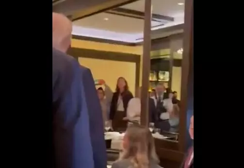 ನಮ್ಮ ಕಾಲದ ಹಿಟ್ಲರ್: ವಾಷಿಂಗ್ಟನ್ ರೆಸ್ಟೋರೆಂಟ್‌ನಲ್ಲಿ ಪ್ರತಿಭಟನೆ ಎದುರಿಸಿದ ಟ್ರಂಪ್