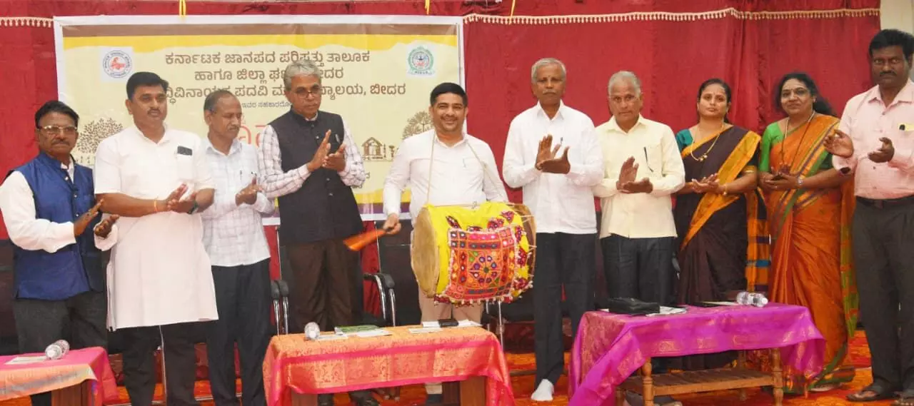 ಬೀದರ್ | ನಮ್ಮ ಹಿರಿಯರು ನೀಡಿದ ಜಾನಪದ ಸಂಸ್ಕೃತಿ ಉಳಿಸಿ ಬೆಳೆಸಬೇಕು : ಶ್ರೀಕಾಂತ್ ವೈರಾಗೆ ಬೀದರ್ | ನಮ್ಮ ಹಿರಿಯರು ನೀಡಿದ ಜಾನಪದ ಸಂಸ್ಕೃತಿ ಉಳಿಸಿ ಬೆಳೆಸಬೇಕು : ಶ್ರೀಕಾಂತ್ ವೈರಾಗೆ