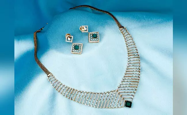 ಪ್ರತಿ 10 ಗ್ರಾಂಗೆ 1.13 ಲಕ್ಷ ರೂಪಾಯಿ ತಲುಪಿದ ಚಿನ್ನದ ದರ! ಪ್ರತಿ 10 ಗ್ರಾಂಗೆ 1.13 ಲಕ್ಷ ರೂಪಾಯಿ ತಲುಪಿದ ಚಿನ್ನದ ದರ!