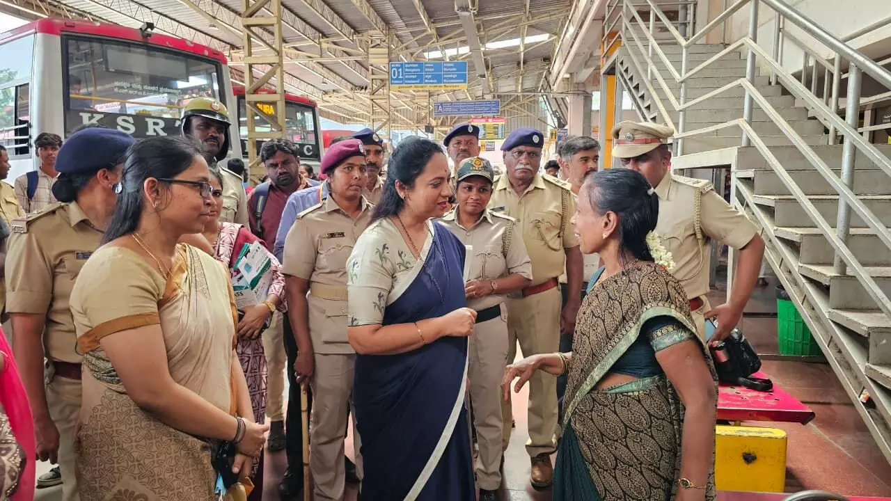 ಮೆಜೆಸ್ಟಿಕ್ ಬಸ್ ನಿಲ್ದಾಣದಲ್ಲಿ ಸಿಸಿಟಿವಿ ಅಳವಡಿಸಲು ಮಹಿಳಾ ಆಯೋಗದ ಅಧ್ಯಕ್ಷೆ ಡಾ.ನಾಗಲಕ್ಷ್ಮೀ ಚೌಧರಿ ಸೂಚನೆ