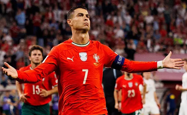 ವಿಶ್ವಕಪ್ ಅರ್ಹತಾ ಪಂದ್ಯಾವಳಿ: ದಾಖಲೆ ಸರಿಗಟ್ಟಿದ ರೊನಾಲ್ಡೊ ವಿಶ್ವಕಪ್ ಅರ್ಹತಾ ಪಂದ್ಯಾವಳಿ: ದಾಖಲೆ ಸರಿಗಟ್ಟಿದ ರೊನಾಲ್ಡೊ