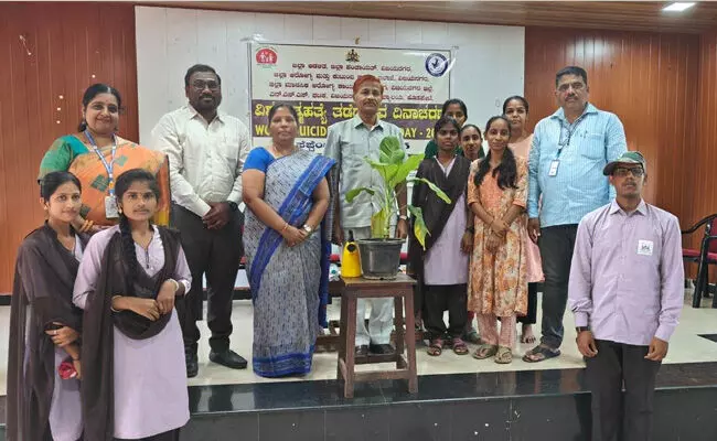 ವಿಜಯನಗರ | ಬದುಕಿನ ಸಮಸ್ಯೆಗಳಿಗೆ ಆತ್ಮಹತ್ಯೆಯೇ ಪರಿಹಾರವಲ್ಲ : ಡಾ.ಕೆ.ರಾಧಿಕಾ