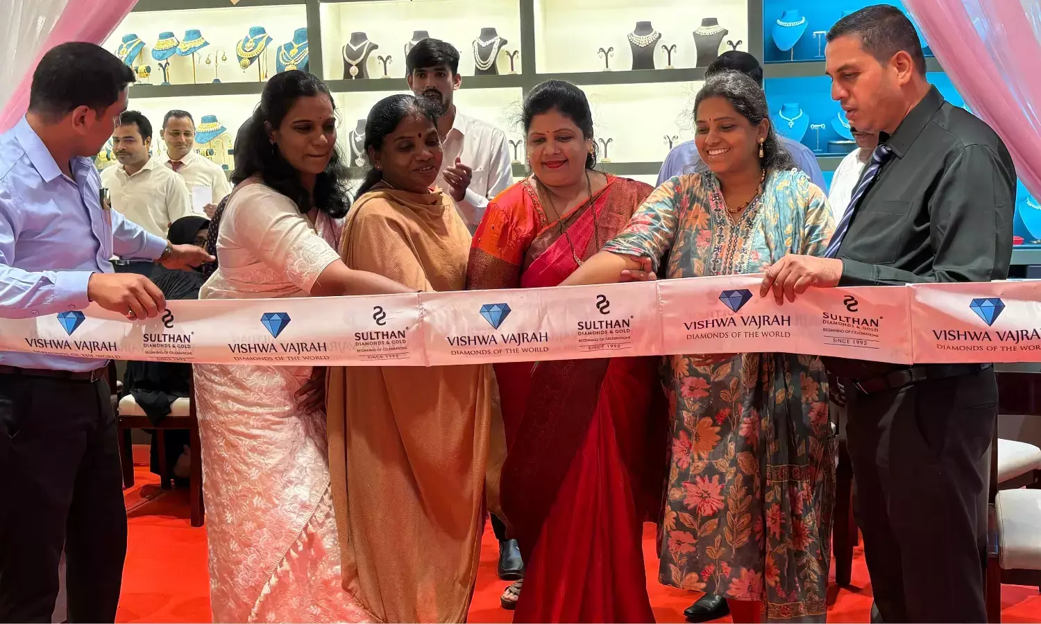 ಉಡುಪಿ| ಸುಲ್ತಾನ್ ಡೈಮಂಡ್ ಆ್ಯಂಡ್ ಗೋಲ್ಡ್‌ನಲ್ಲಿ ವಿಶ್ವ ವಜ್ರ- ಡೈಮಂಡ್ ಪ್ರದರ್ಶನಕ್ಕೆ ಚಾಲನೆ