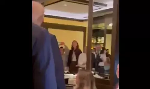 ನಮ್ಮ ಕಾಲದ ಹಿಟ್ಲರ್: ವಾಷಿಂಗ್ಟನ್ ರೆಸ್ಟೋರೆಂಟ್‌ನಲ್ಲಿ ಪ್ರತಿಭಟನೆ ಎದುರಿಸಿದ ಟ್ರಂಪ್