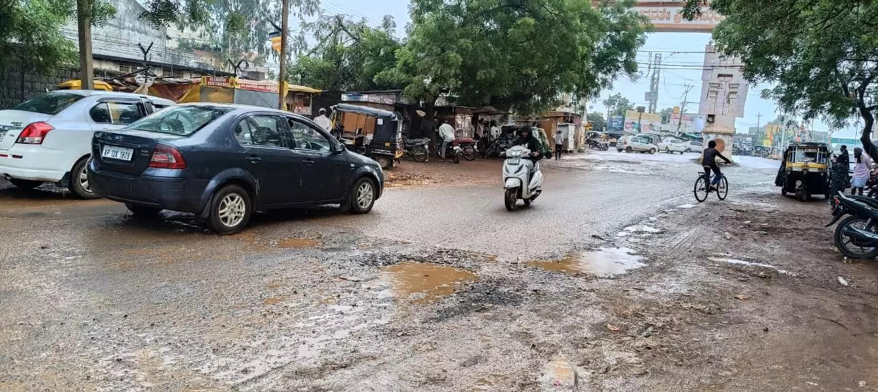 ಬೀದರ್ ನಲ್ಲಿ ಮಳೆ | ರೈತರಿಗೆ ಹೆಚ್ಚಿದ ಆತಂಕ ಬೀದರ್ ನಲ್ಲಿ ಮಳೆ | ರೈತರಿಗೆ ಹೆಚ್ಚಿದ ಆತಂಕ