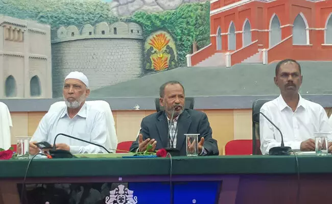 ಅಲ್ಪಸಂಖ್ಯಾತರ ಮಕ್ಕಳ ಶೈಕ್ಷಣಿಕ ಸುಧಾರಣೆಗೆ ಸಮುದಾಯದ ಮುಖಂಡರು ಜವಾಬ್ದಾರಿ ಹೊರಬೇಕು: ಯು.ನಿಸಾರ್ ಅಹ್ಮದ್ ಅಲ್ಪಸಂಖ್ಯಾತರ ಮಕ್ಕಳ ಶೈಕ್ಷಣಿಕ ಸುಧಾರಣೆಗೆ ಸಮುದಾಯದ ಮುಖಂಡರು ಜವಾಬ್ದಾರಿ ಹೊರಬೇಕು: ಯು.ನಿಸಾರ್ ಅಹ್ಮದ್