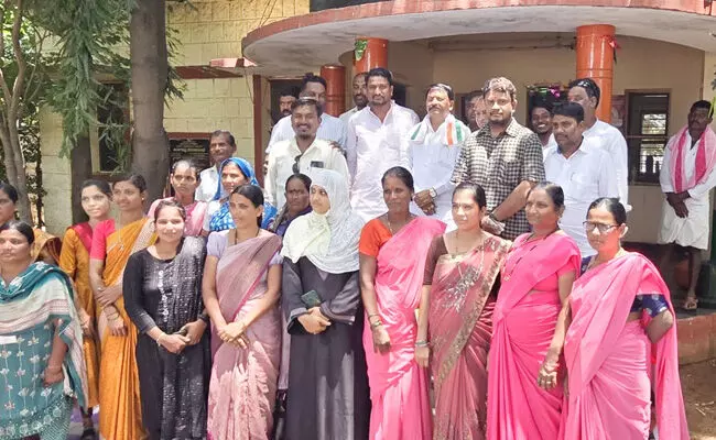 ದೇವರಗೋನಾಲ | ʼಗ್ಯಾರಂಟಿ ಯೋಜನೆಗಳ ನಡೆ ಗ್ರಾಮ ಪಂಚಾಯತಿ ಕಡೆʼ ಕಾರ್ಯಕ್ರಮ ದೇವರಗೋನಾಲ | ʼಗ್ಯಾರಂಟಿ ಯೋಜನೆಗಳ ನಡೆ ಗ್ರಾಮ ಪಂಚಾಯತಿ ಕಡೆʼ ಕಾರ್ಯಕ್ರಮ