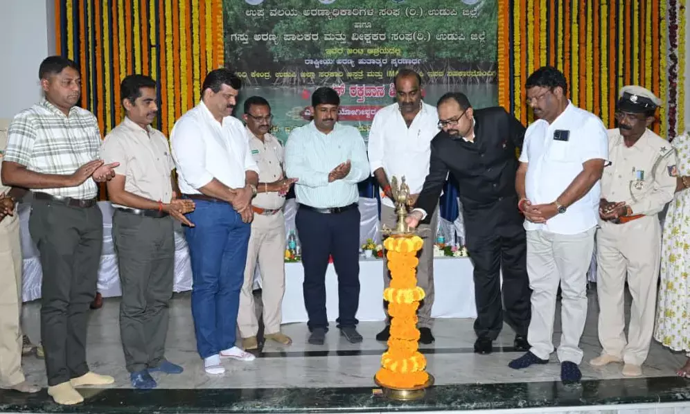 ಸಿಬ್ಬಂದಿ ತಂಡವಾಗಿ ಕಾರ್ಯಾಚರಿಸಿದರೆ ಅರಣ್ಯ ರಕ್ಷಣೆ ಸಾಧ್ಯ: ಸಿವರಾಮ್ ಬಾಬು