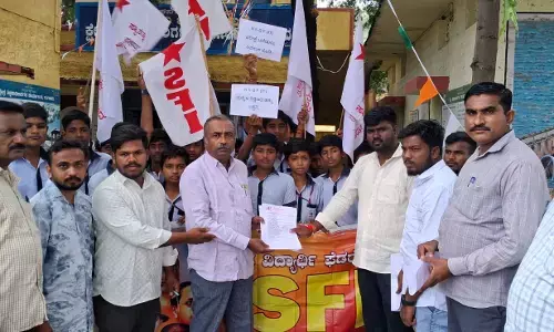 ಕೊಪ್ಪಳ | ಶಿಕ್ಷಕರನ್ನು ನೇಮಿಸುವಂತೆ ಒತ್ತಾಯಿಸಿ ಎಸ್‌ಎಫ್‌ಐಯಿಂದ ಪ್ರತಿಭಟನೆ