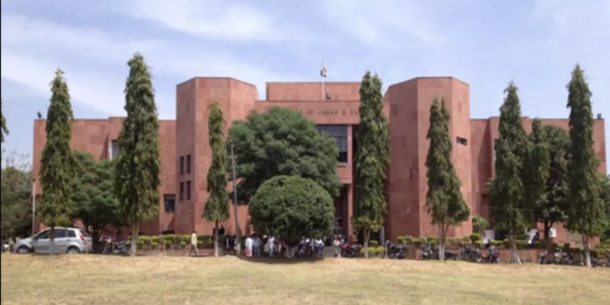 ಸಾಮಾಜಿಕ ಕಾರ್ಯಕರ್ತರನ್ನು ಪಿಎಸ್‌ಎ ಅಡಿ ಅಕ್ರಮ ಬಂಧನ : ಜಮ್ಮುಕಾಶ್ಮೀರ ಆಡಳಿತಕ್ಕೆ ಹೈಕೋರ್ಟ್ ತರಾಟೆ