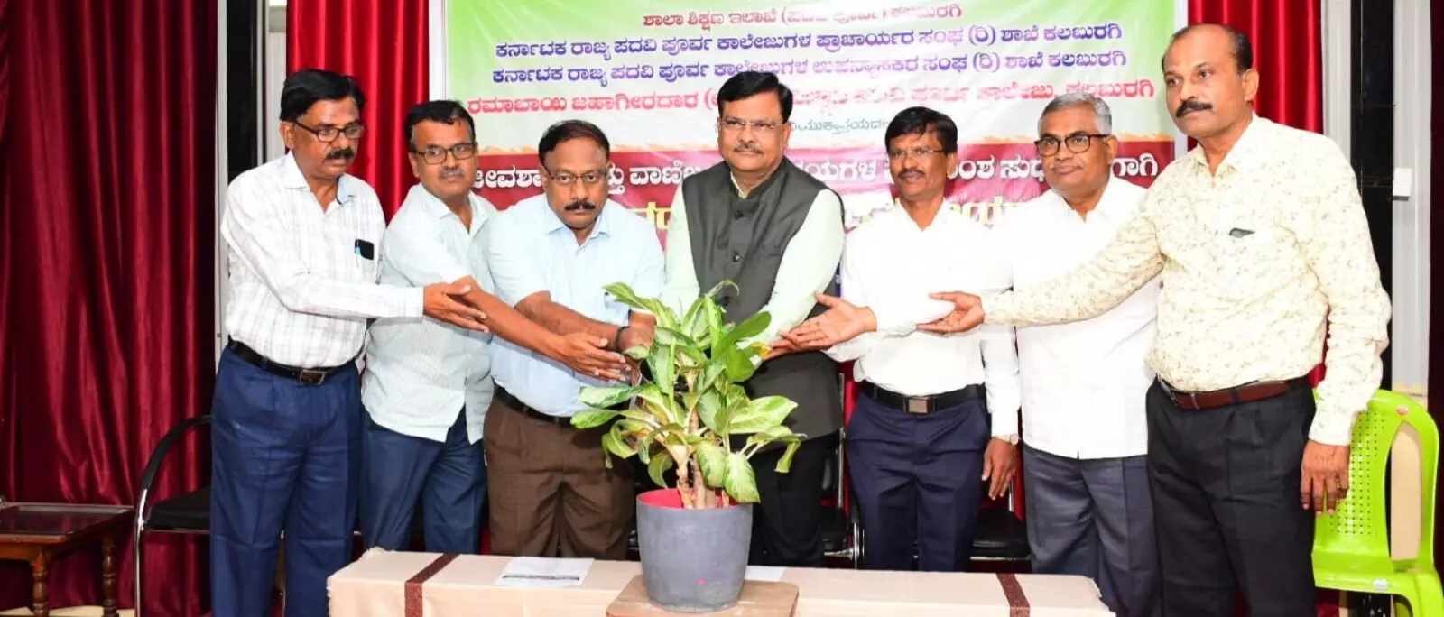 ಕಲಬುರಗಿ | ನಮ್ಮ ನಡೆ ಫಲಿತಾಂಶದ ಕಡೆ ವಿಷಯಾಧಾರಿತ ಪುನಃಶ್ಚೇತನ ಕಾರ್ಯಾಗಾರ ಕಲಬುರಗಿ | ನಮ್ಮ ನಡೆ ಫಲಿತಾಂಶದ ಕಡೆ ವಿಷಯಾಧಾರಿತ ಪುನಃಶ್ಚೇತನ ಕಾರ್ಯಾಗಾರ