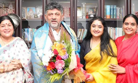 ವಿಷ್ಣುವರ್ಧನ್, ಸರೋಜಾದೇವಿಗೆ ‘ಕರ್ನಾಟಕ ರತ್ನ’;  ಡಿಸಿಎಂ ಡಿ.ಕೆ.ಶಿವಕುಮಾರ್‌ಗೆ ಕೃತಜ್ಞತೆ ಸಲ್ಲಿಸಿದ ನಟಿಯರು