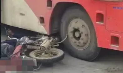 ರಾಯಚೂರು | ಬಸ್‌ನ ಚಕ್ರದಡಿ ಸಿಲುಕಿ ಸವಾರ ಮೃತ್ಯು